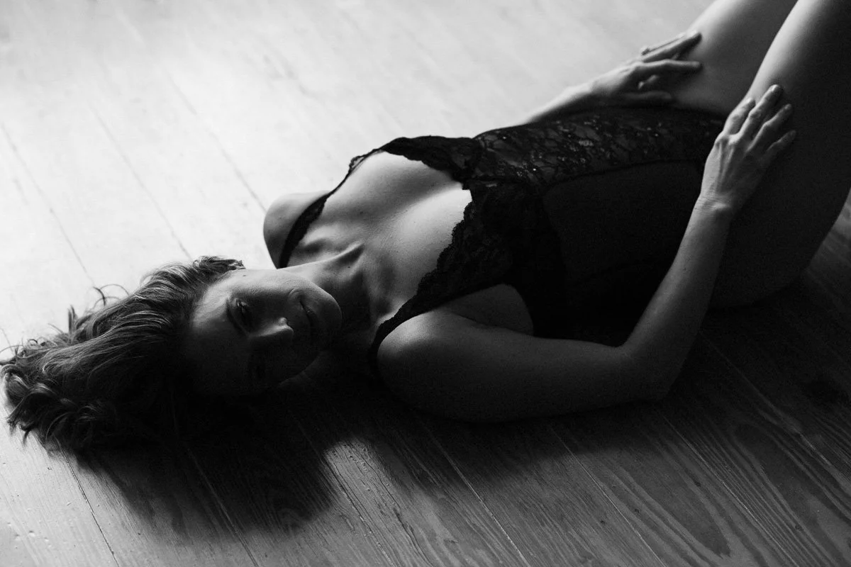Barbados based photographer Aniya Emtage specializes in contemporary portrait photography. Aniya Emtage is known for her emotive black-and-white photography. Aniya Emtage travels worldwide for portrait commissions.