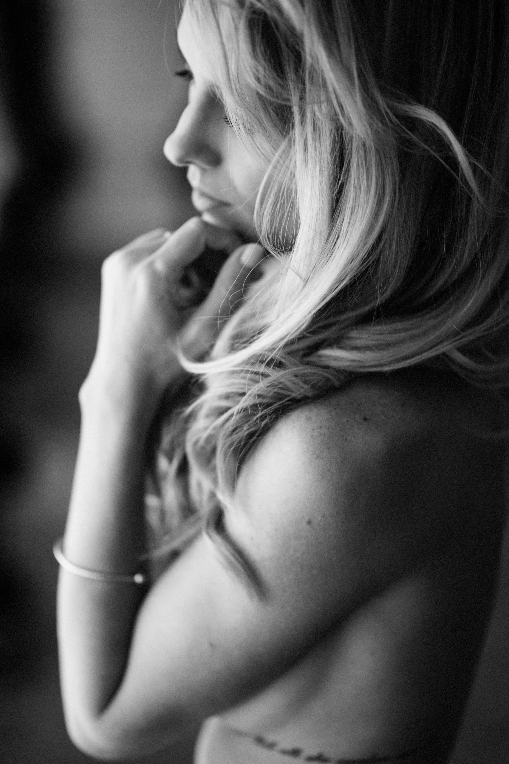 Tasteful nude boudoir photo of a woman during a boudoir shoot with Aniya Emtage in Barbados.