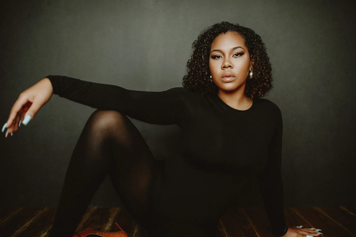 Barbados based photographer Aniya Emtage specializes in contemporary portrait photography. Aniya Emtage is known for her emotive black-and-white photography. Aniya Emtage travels worldwide for portrait commissions.