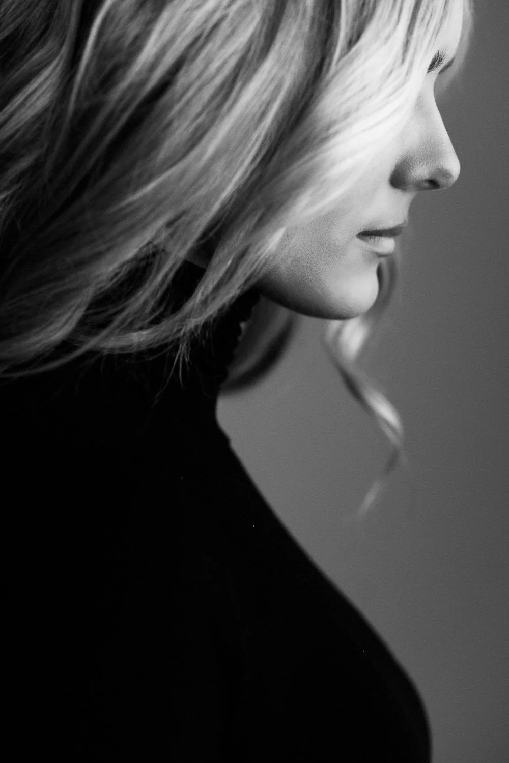 Barbados based photographer Aniya Emtage specializes in contemporary portrait photography. Aniya Emtage is known for her emotive black-and-white photography. Aniya Emtage travels worldwide for portrait commissions.
