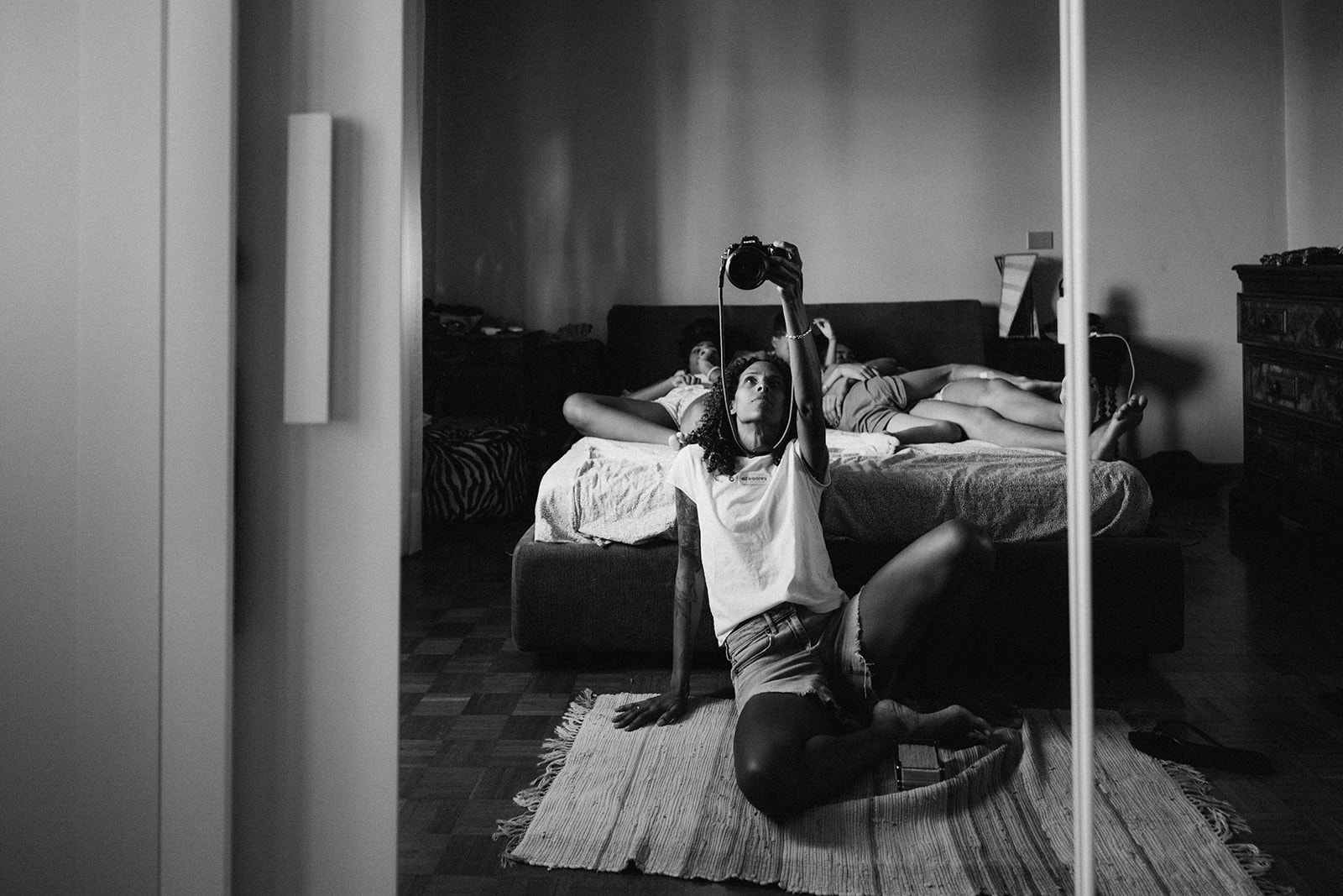 photographer aniya emtage photographing a self portrait with her children